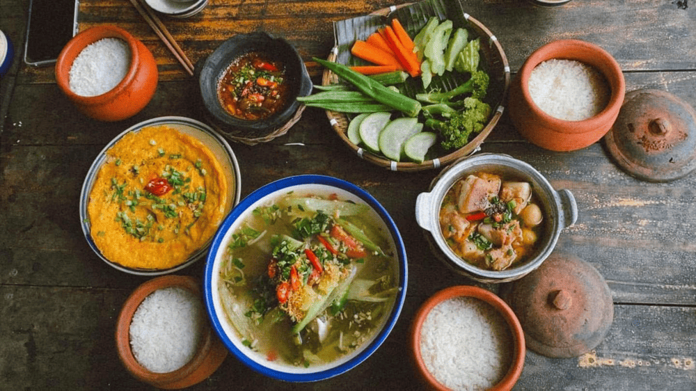 Cơm niêu Ba Mẹ Con gợi lên cảm giác gần gũi của một bữa cơm sum vầy (Nguồn: Fanpage Tiệm Cơm niêu Ba Mẹ Con)